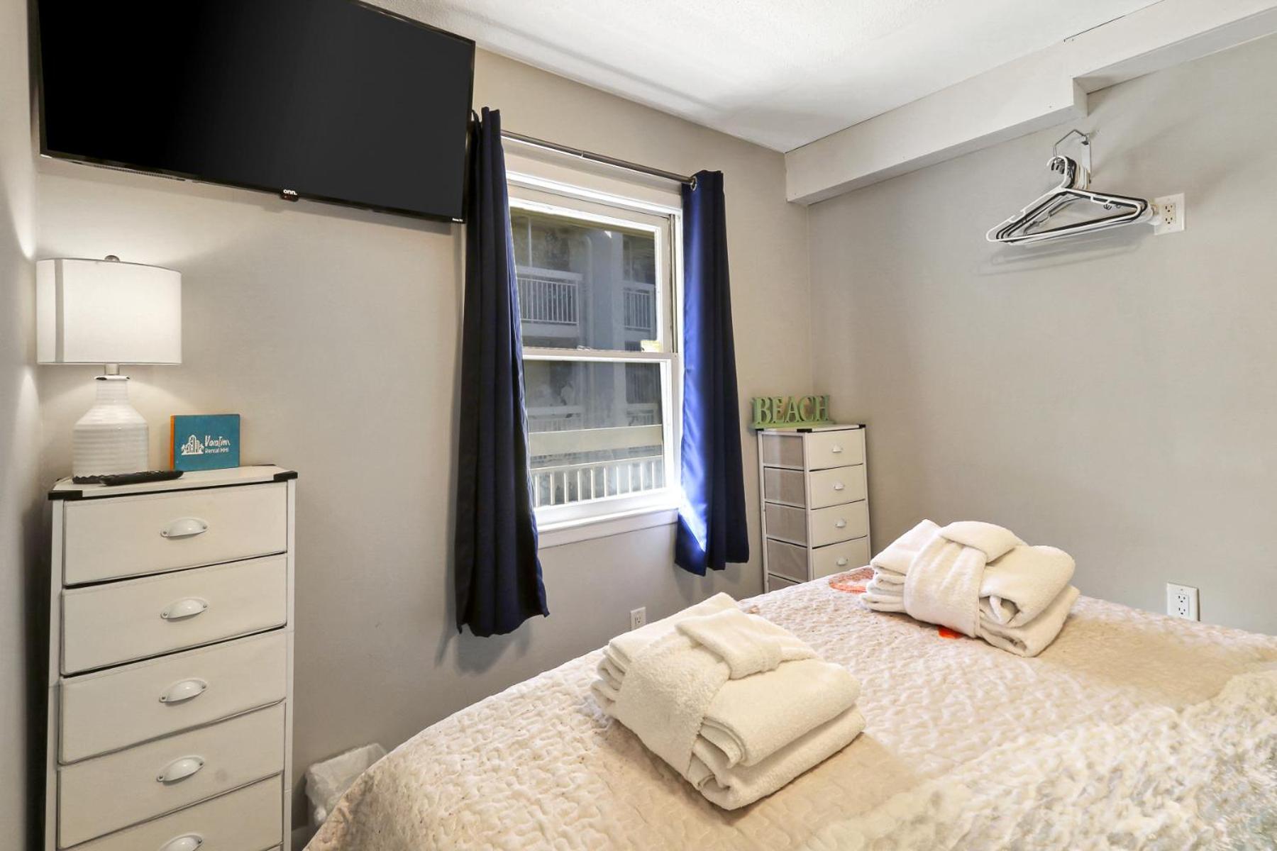 The Breakers #220 Beach Condo, Beautiful Ocean View At Coligny Beach, 4 N Forest Beach Drive Hilton Head, Walk To All Shops Restaurants, Renovated Jan 2024, Vacation Rental Hhi Llc 希爾頓黑德島 外观 照片